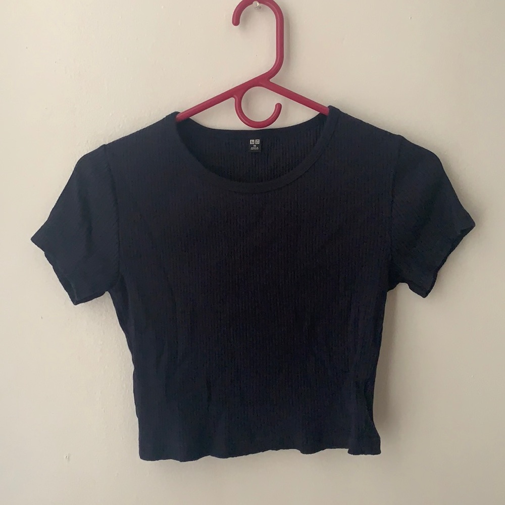 Uniqlo crop tee
